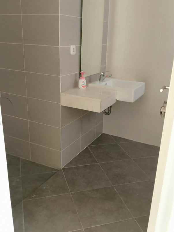 dijual rumah royal residence cluster