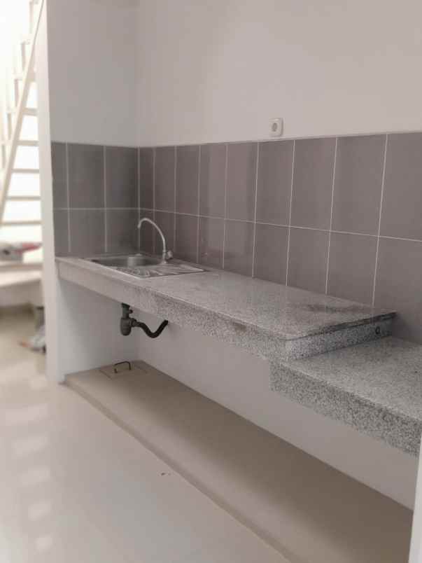 dijual rumah royal residence cluster