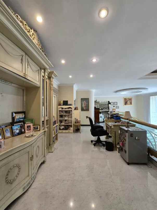 dijual rumah rumah di mega kuningan