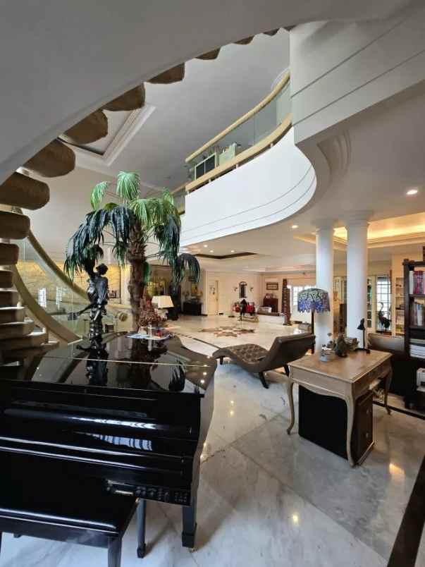 dijual rumah rumah di mega kuningan