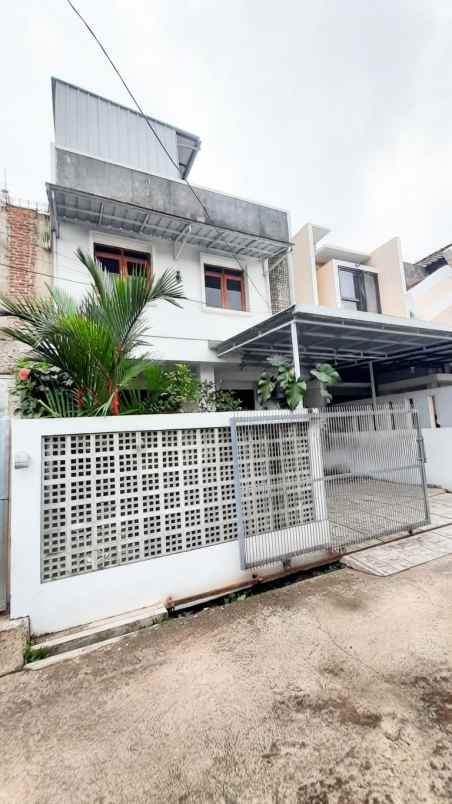 dijual rumah rumah strategis di sekitar