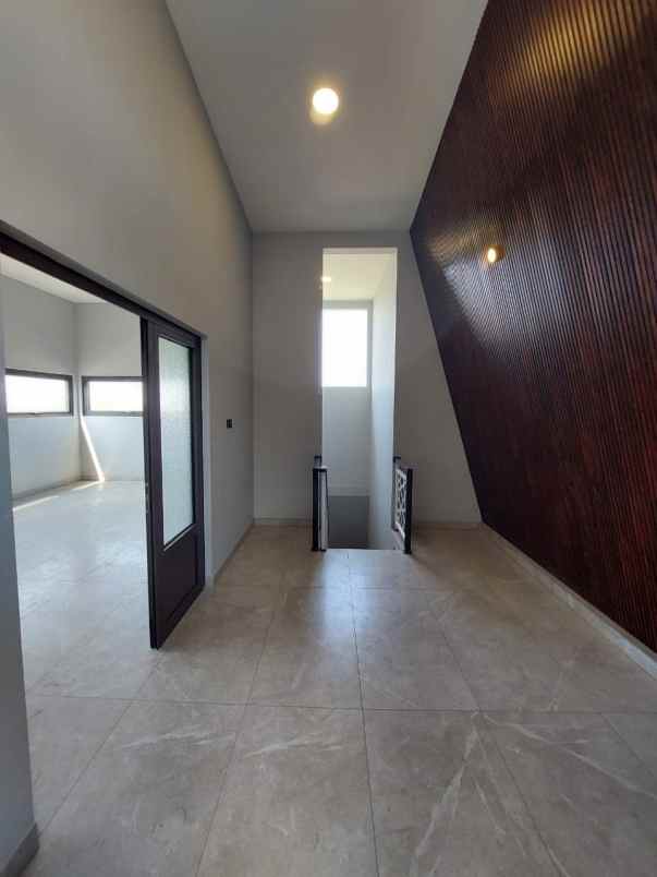 dijual rumah san antonio pakuwon city
