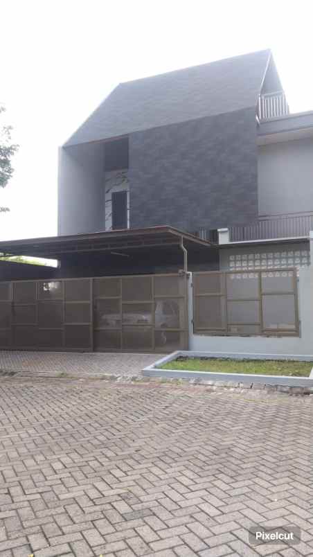 dijual rumah san antonio pakuwon city