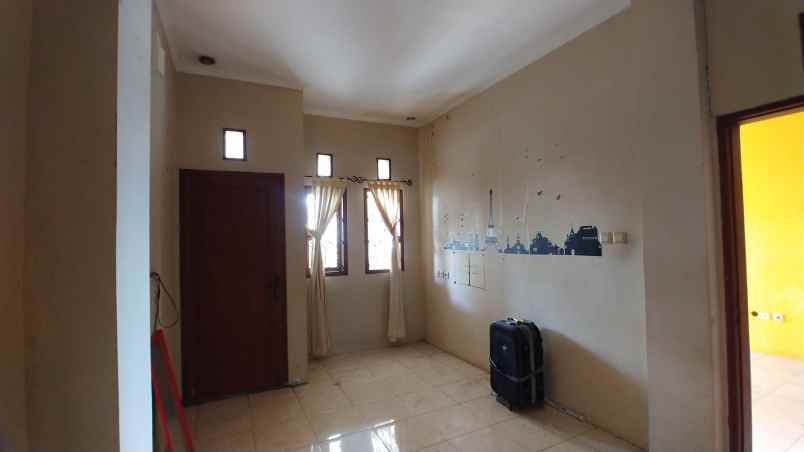 dijual rumah sariwangi