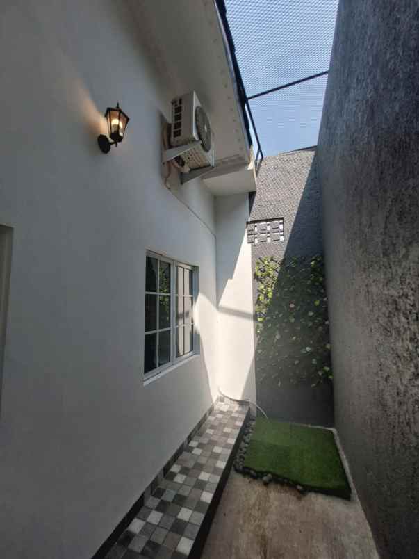 dijual rumah sariwangi