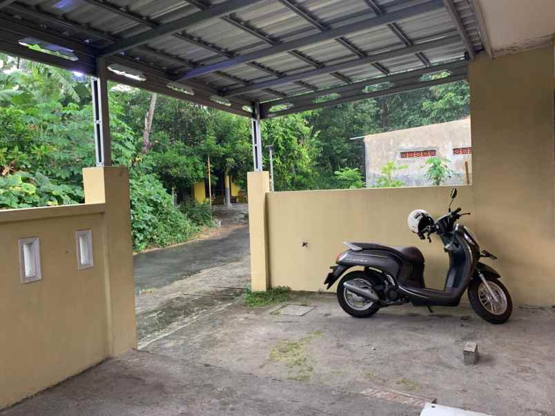 dijual rumah second terawat tepi jalan cocok hunia