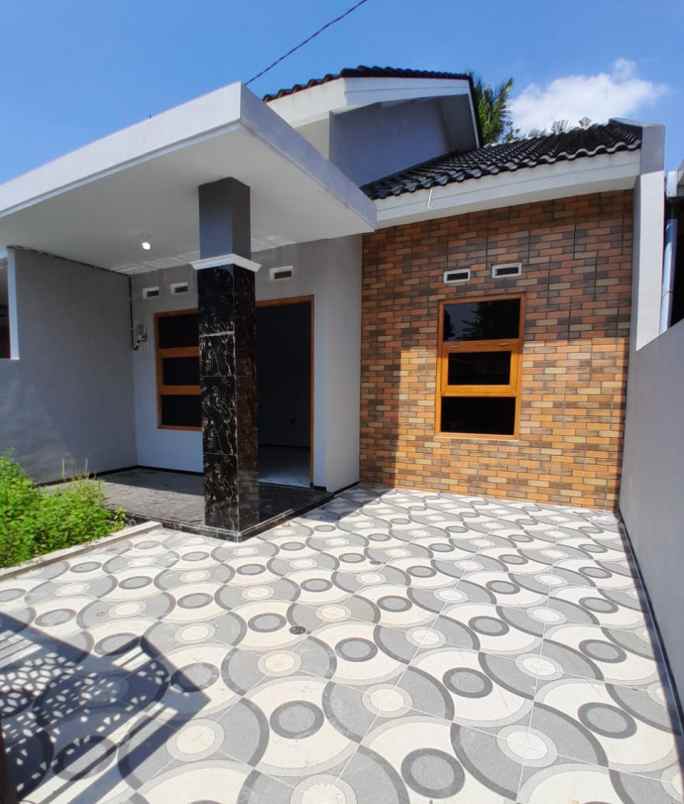 dijual rumah selomartani