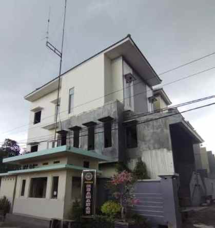 dijual rumah semolowaru selatan