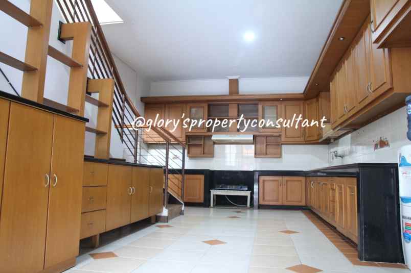 dijual rumah setiabudi lembang