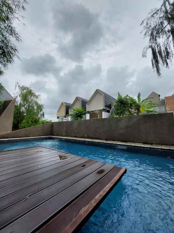 dijual rumah setu bambu apus cipayung