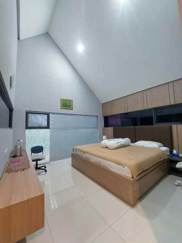 dijual rumah setu bambu apus cipayung