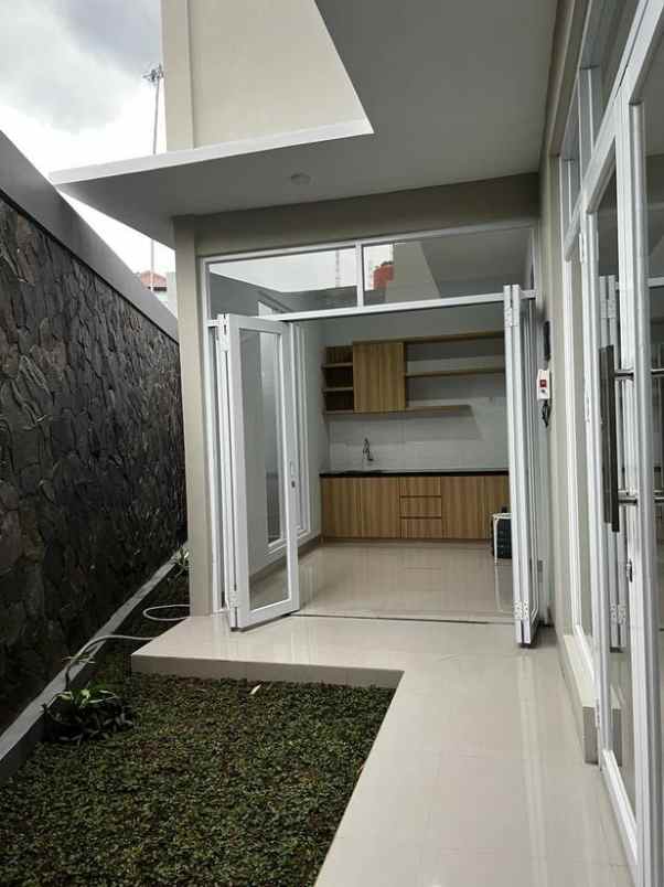 dijual rumah siap huni di cigadung dago bandung utara