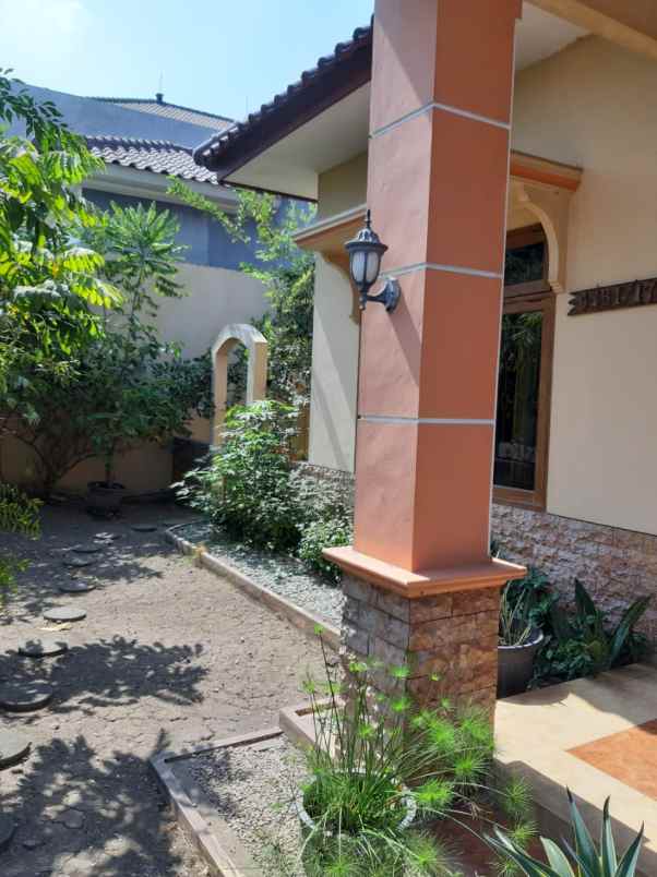 dijual rumah siap huni di gayungsari surabaya