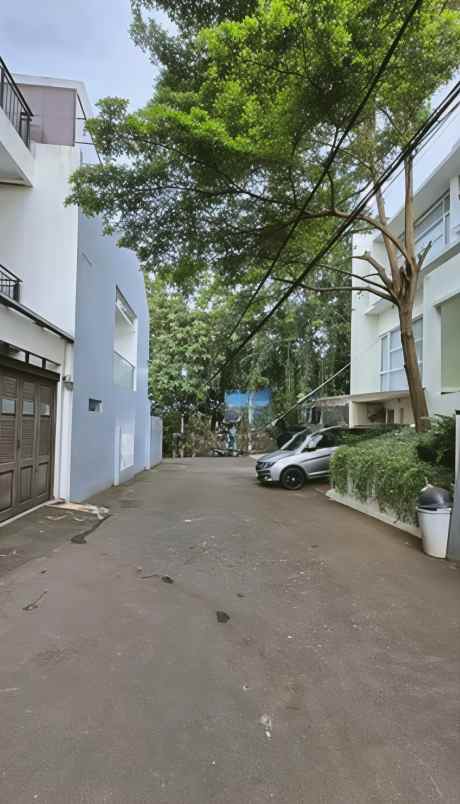 dijual rumah siap pakai di jl joe jagakarsa jaksel