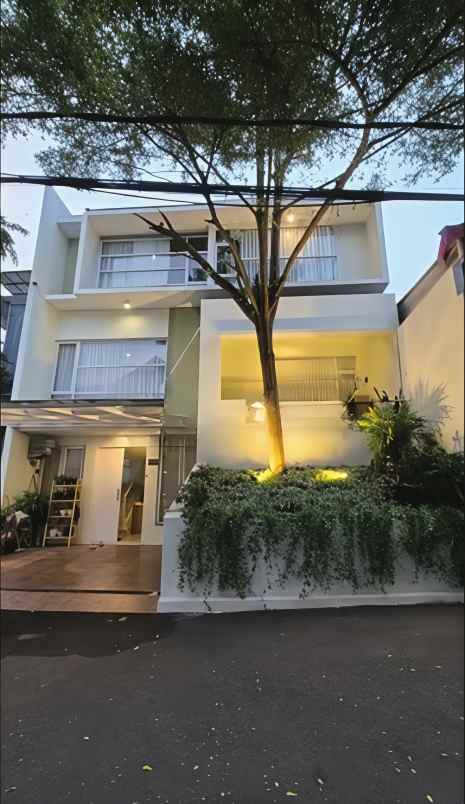 dijual rumah siap pakai di jl joe jagakarsa jaksel