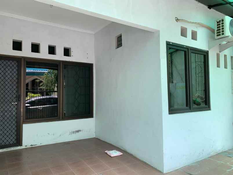 dijual rumah simpang darmo permai