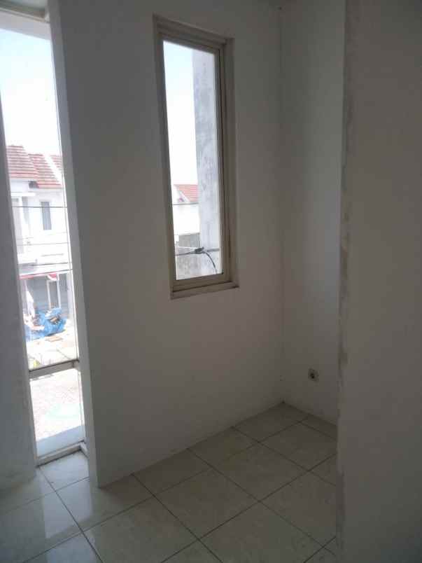 dijual rumah spring residence