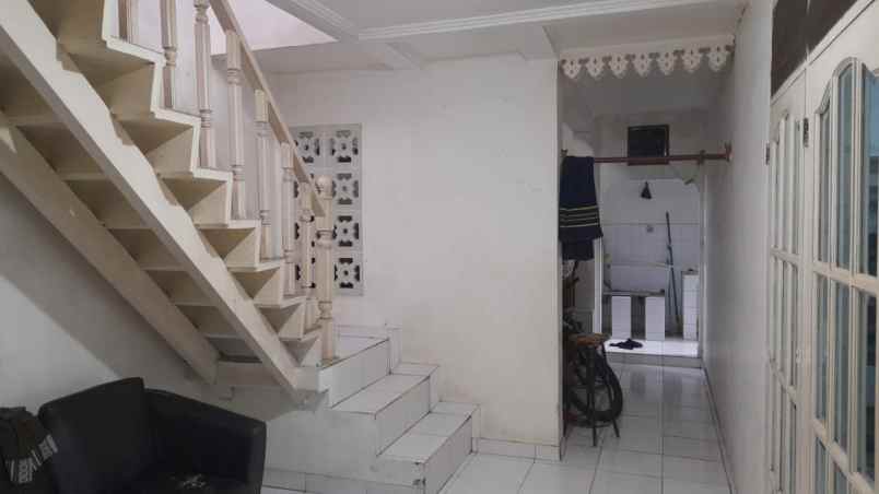 dijual rumah srengseng