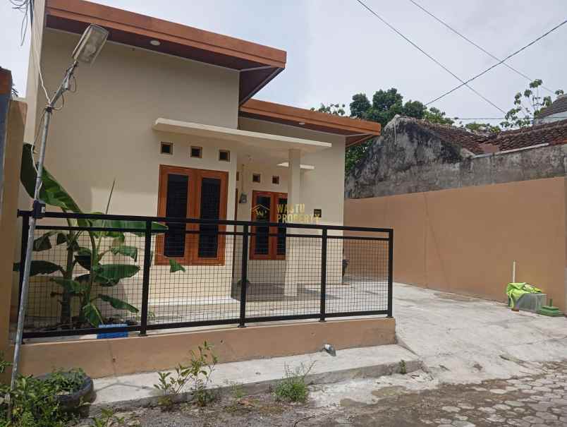 dijual rumah srimartani