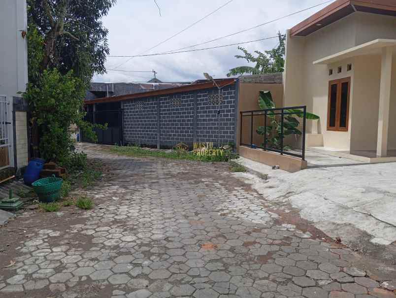 dijual rumah srimartani