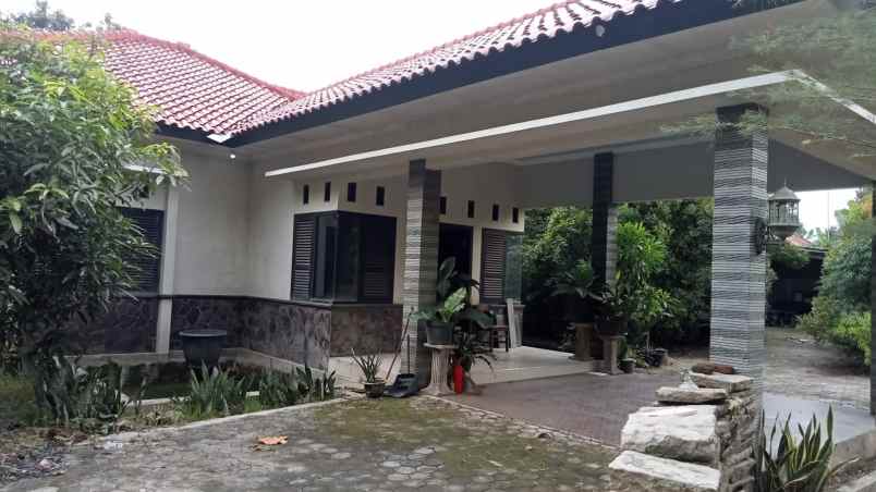 dijual rumah strategis