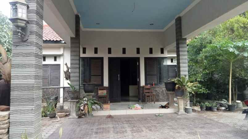 dijual rumah strategis