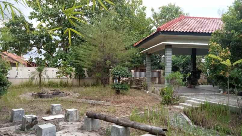 dijual rumah strategis