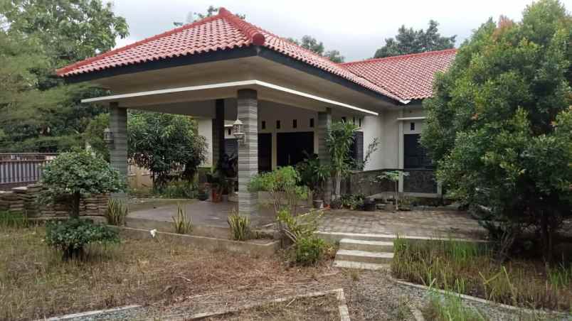 dijual rumah strategis