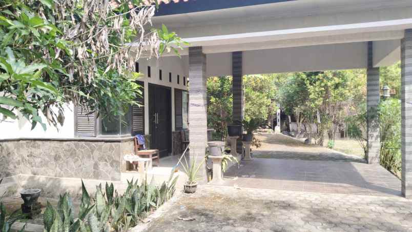 dijual rumah strategis