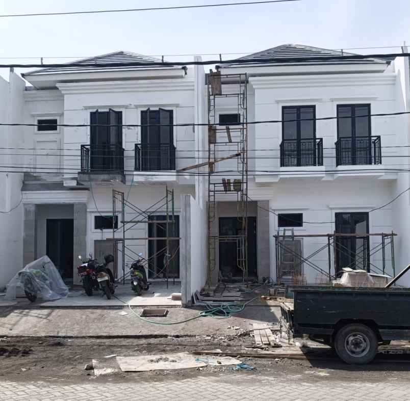 dijual rumah sutorejo