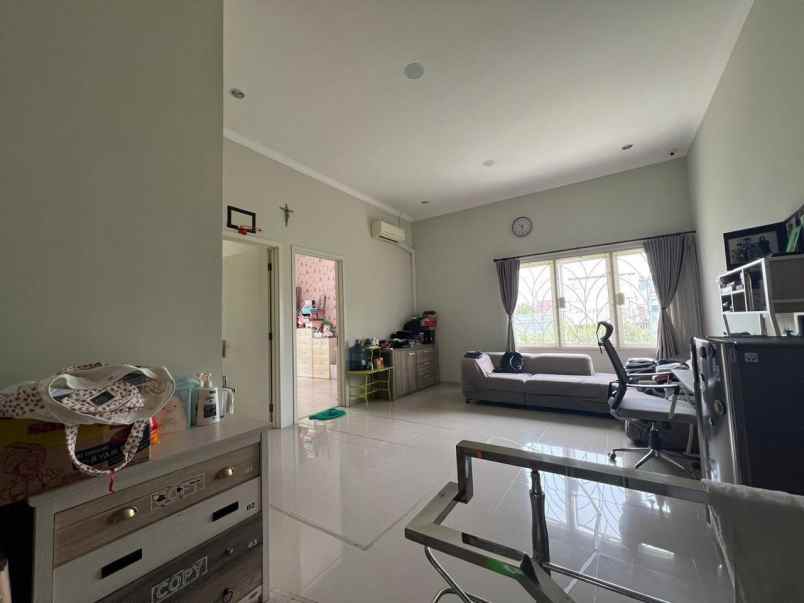 dijual rumah sutorejo