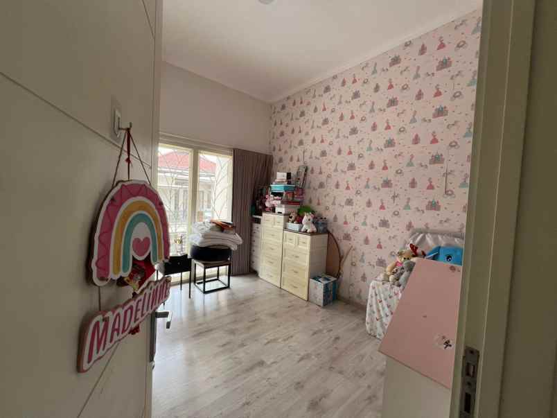 dijual rumah sutorejo