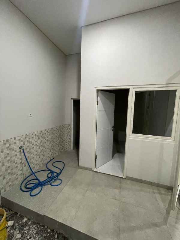 dijual rumah sutorejo prima