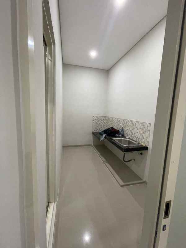 dijual rumah sutorejo prima