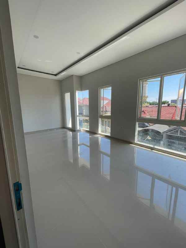 dijual rumah sutorejo prima