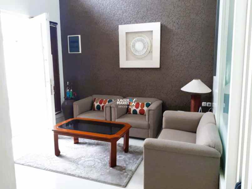 dijual rumah sutorejo utara