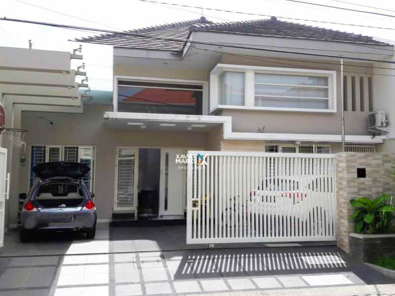 dijual rumah sutorejo utara