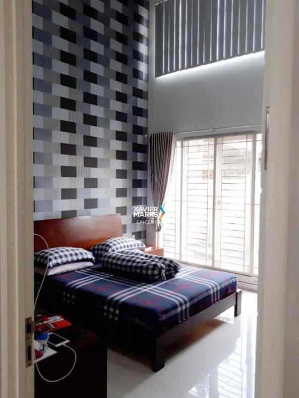 dijual rumah sutorejo utara