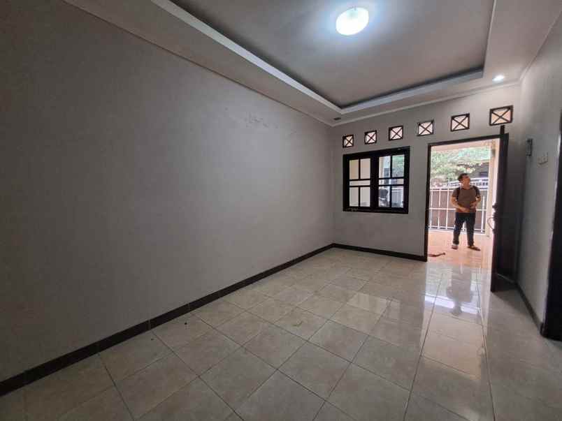 dijual rumah taman alamanda karang