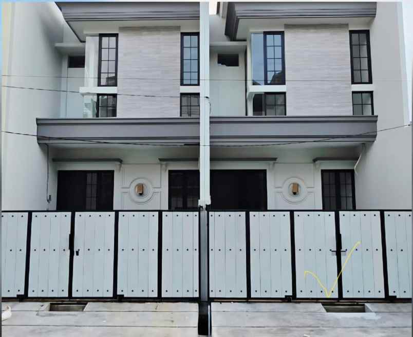 dijual rumah taman pondok indah