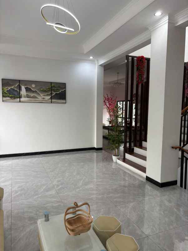 dijual rumah taman rahayu