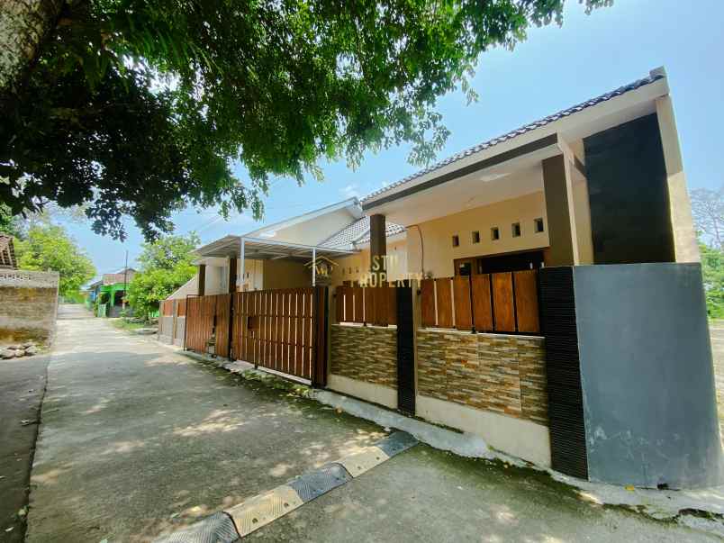 dijual rumah tamanmartani kalasan