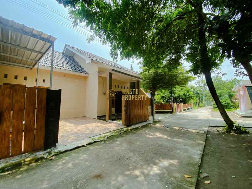 dijual rumah tamanmartani kalasan