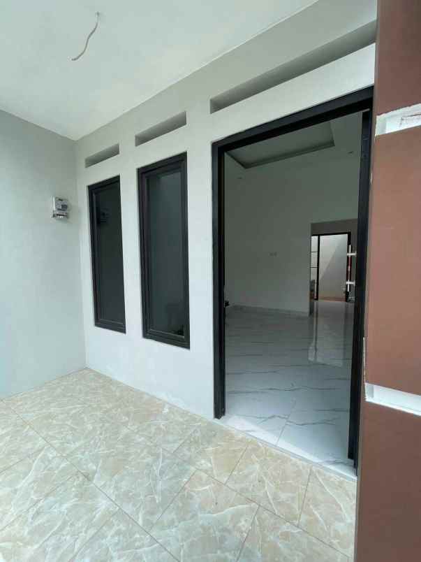 dijual rumah tanah seratus