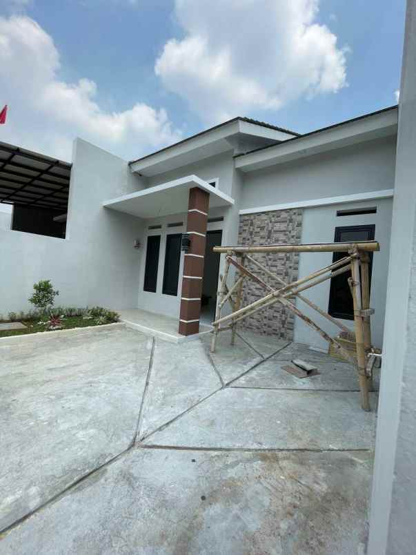 dijual rumah tanah seratus