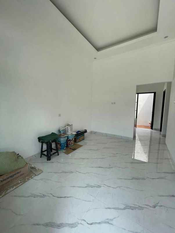 dijual rumah tanah seratus