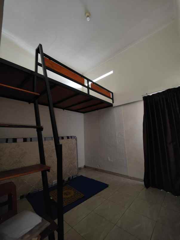 dijual rumah tasikmadu