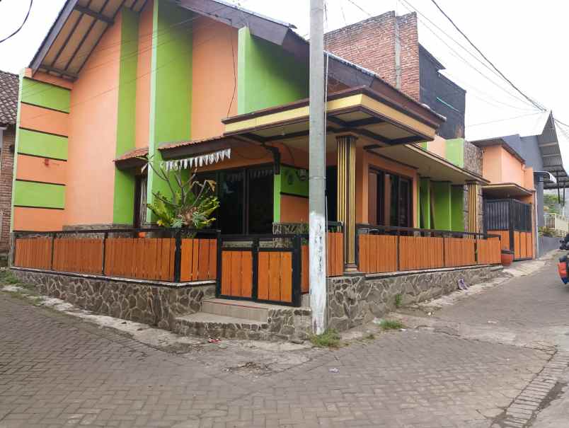 dijual rumah temas