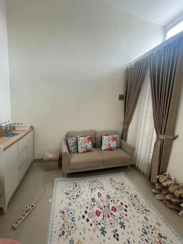 dijual rumah terawat lokasi di serpong garden