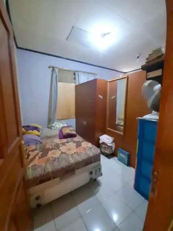 dijual rumah tinggal 2 lantai di petukangan selatan